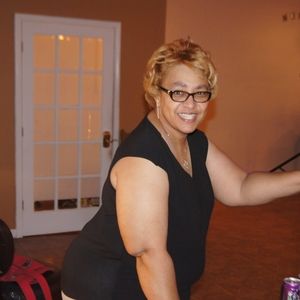 Meet your Posher, Lois